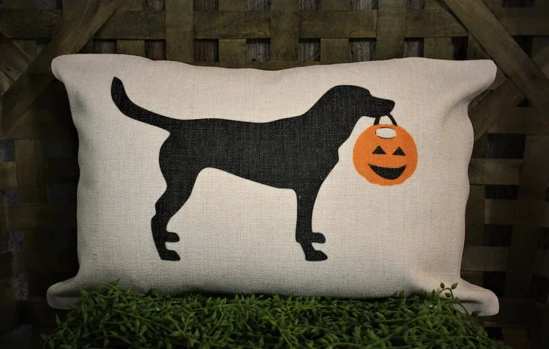 12. Подушка з Хеллоуїн-собакою