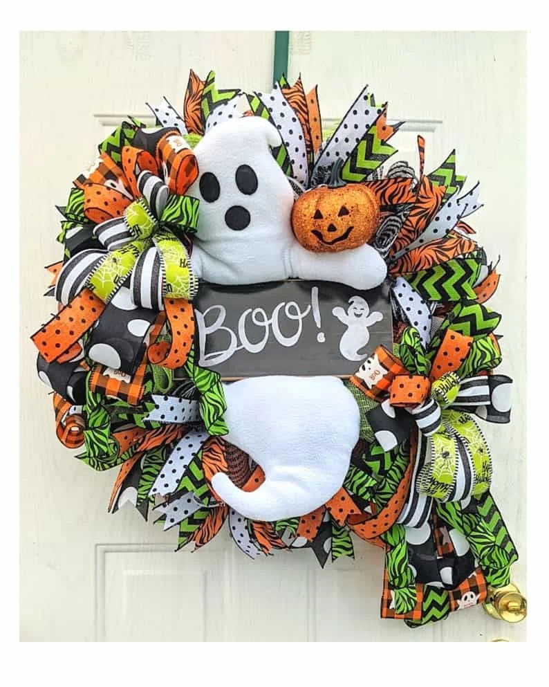 11. Ramo adorable con fantasma de Halloween