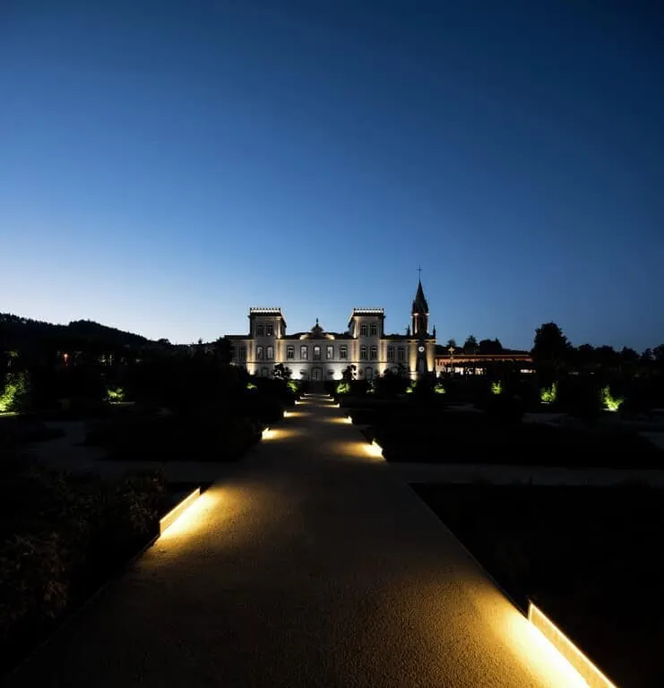 Древній палац Ігрея Велья, проект Visioarq Arquitectos у Вермоімі, Португалія Древній палац Ігрея Велья, проект Visioarq Arquitectos у Вермоімі, Португалія