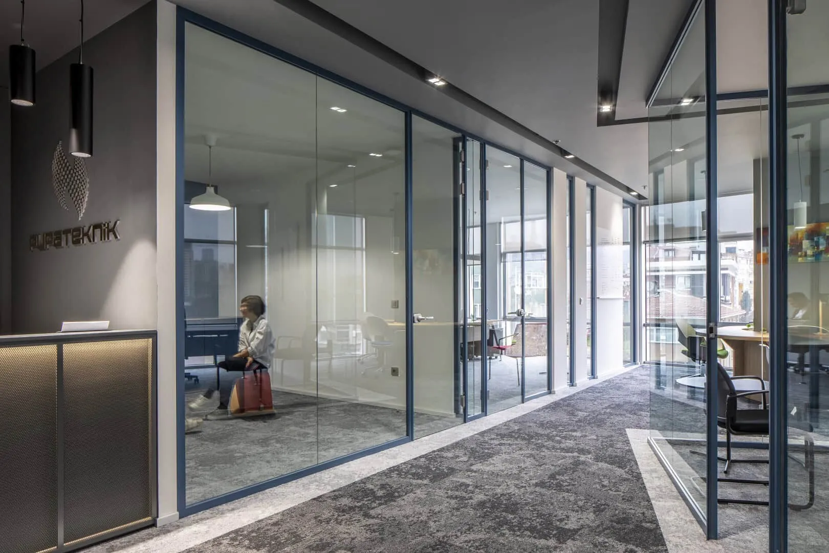 拥有大量自然光照的办公空间：IPEK BAYCAN ARCHITECTS设计的Pupa Teknik办公室