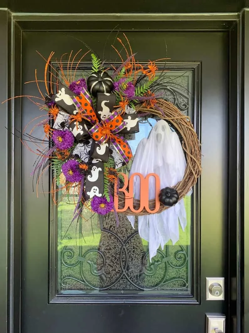 15. Ramo con fantasma de Halloween