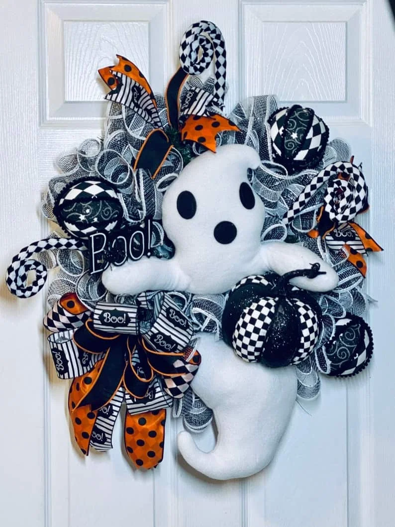 12. Ramo con fantasma de Halloween