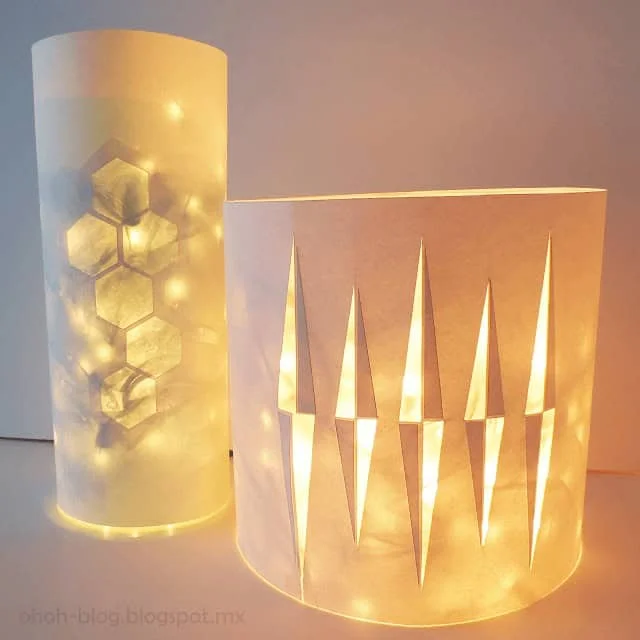 13. Farol con luces navideñas