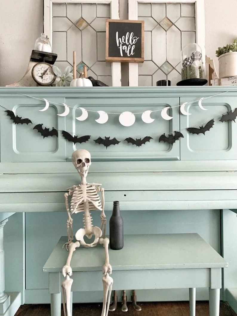 3. Банер з дерева з чорною летучою мишею