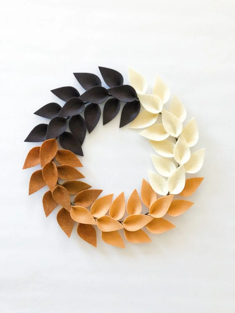 18. 棕色毛绒材质极简相框