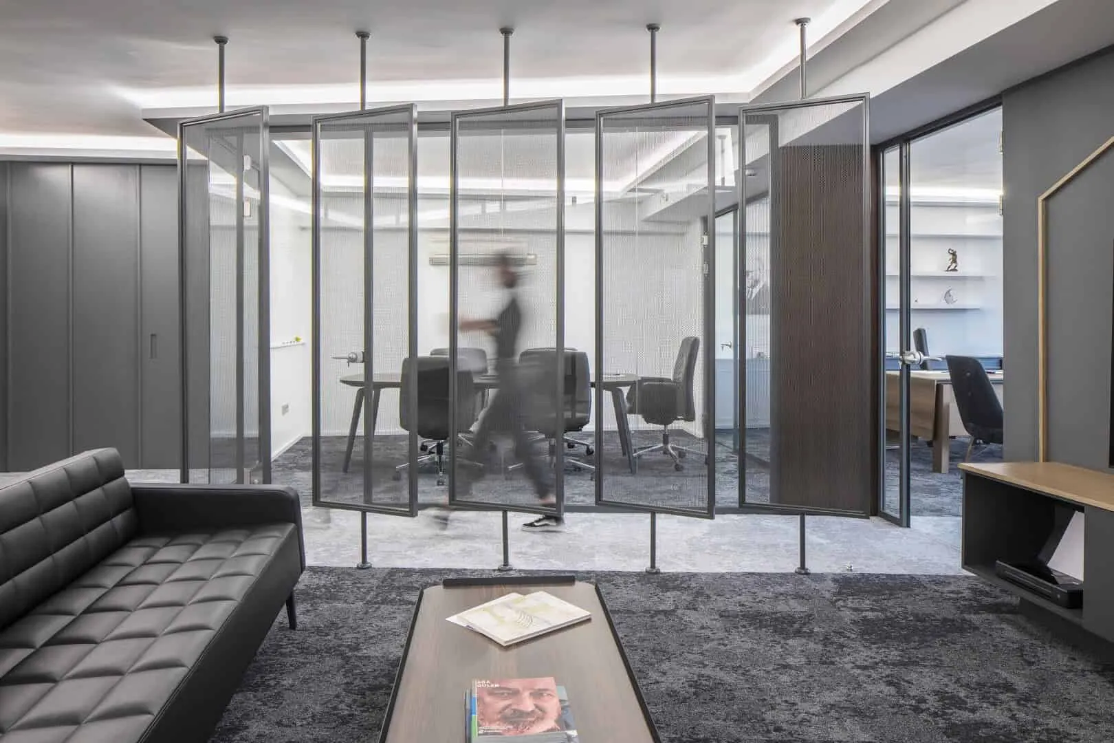 拥有大量自然光照的办公空间：IPEK BAYCAN ARCHITECTS设计的Pupa Teknik办公室