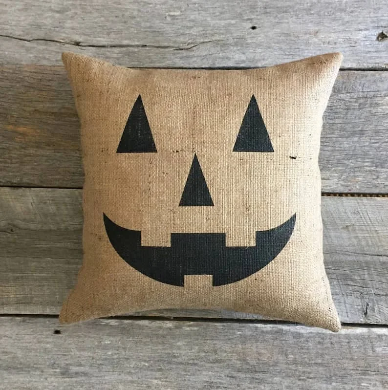 6. Подушка Джек О'Лампент