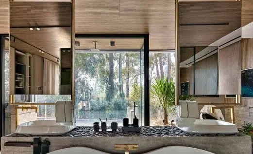 以优质材料打造的大地坚硬之居