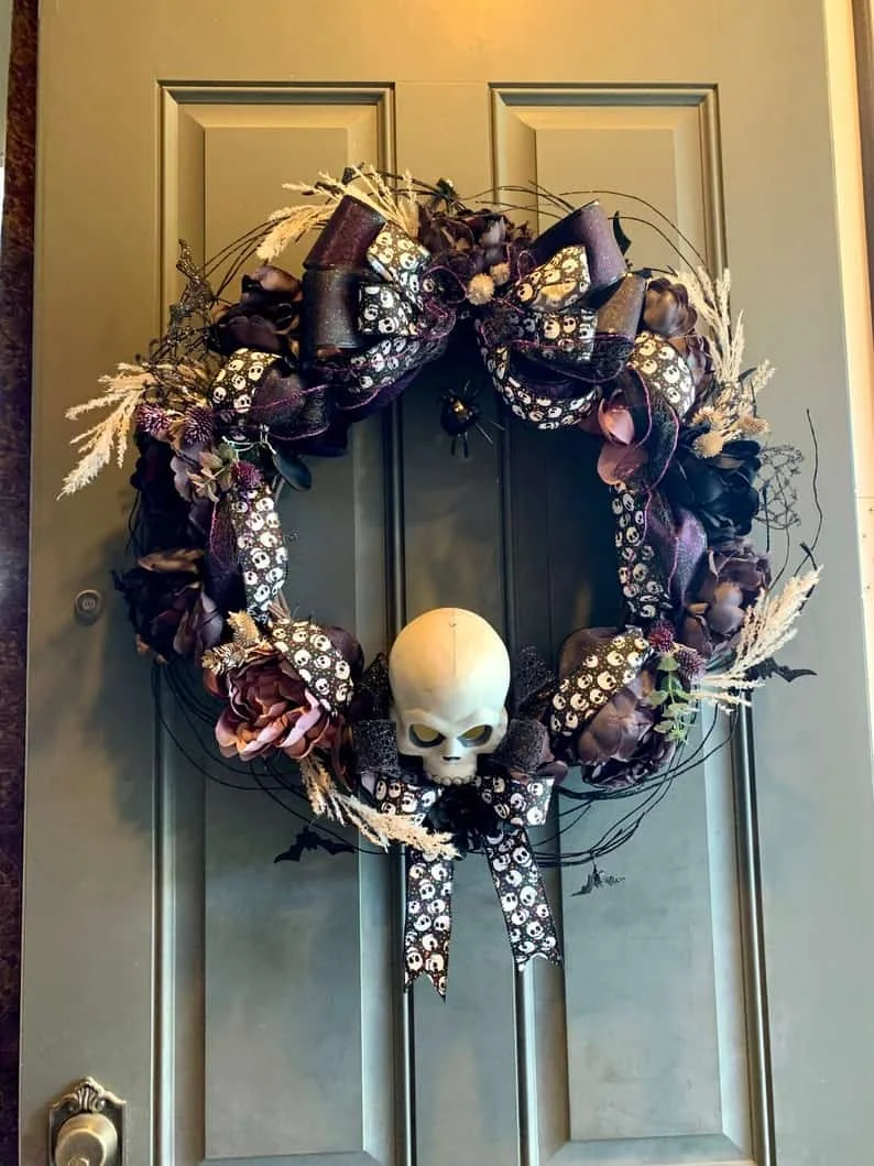 14. Ворітник із черепом скелета Хеллоуїну