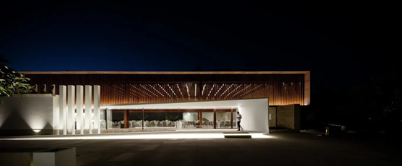 Древній палац Ігрея Велья, проект Visioarq Arquitectos у Вермоімі, Португалія Древній палац Ігрея Велья, проект Visioarq Arquitectos у Вермоімі, Португалія