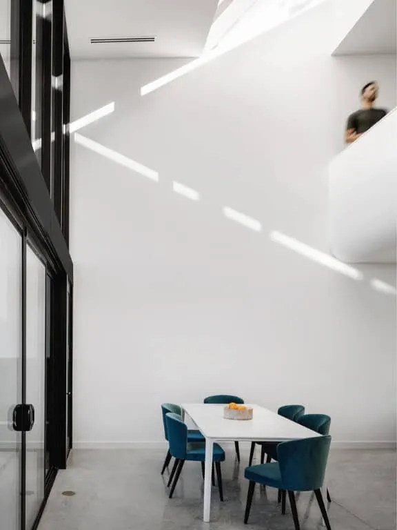 RAVEL Architecture设计的E2211住宅：奥斯汀市中心的紧凑优雅