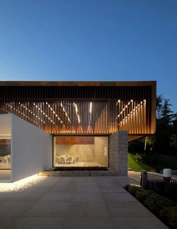 Древній палац Ігрея Велья, проект Visioarq Arquitectos у Вермоімі, Португалія Древній палац Ігрея Велья, проект Visioarq Arquitectos у Вермоімі, Португалія