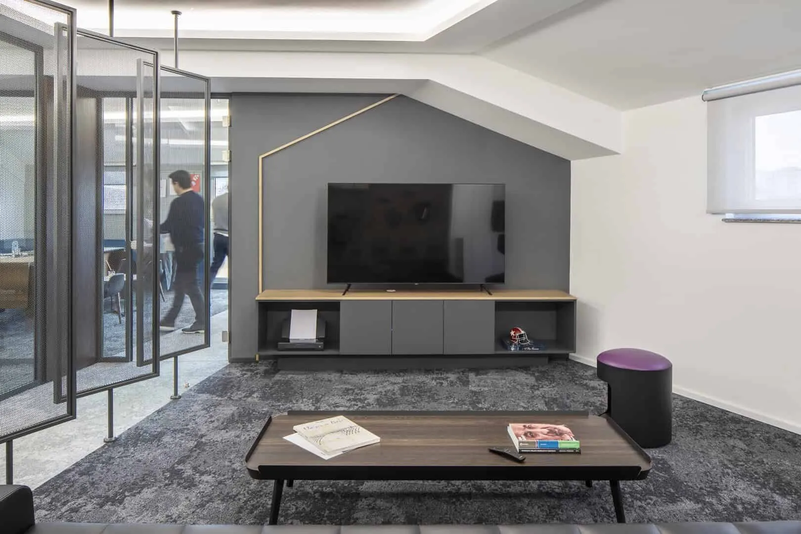 拥有大量自然光照的办公空间：IPEK BAYCAN ARCHITECTS设计的Pupa Teknik办公室