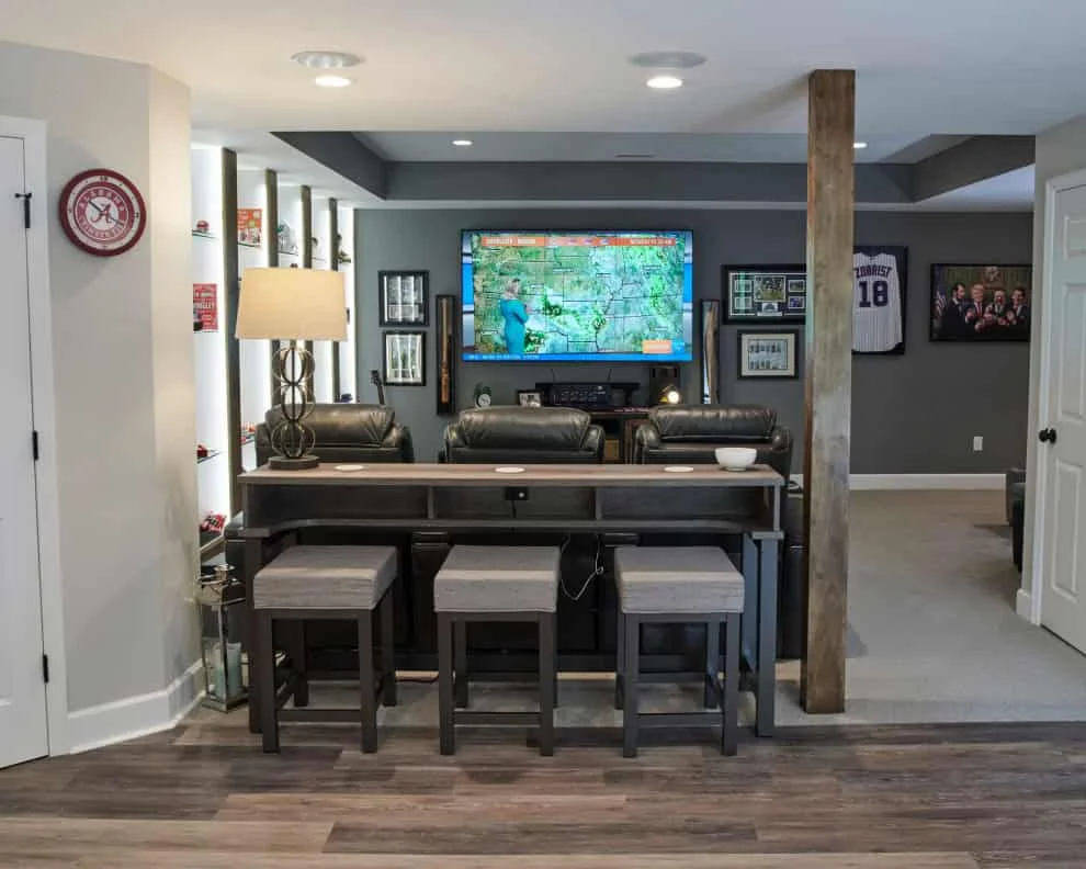 10. 男士更衣室翻新