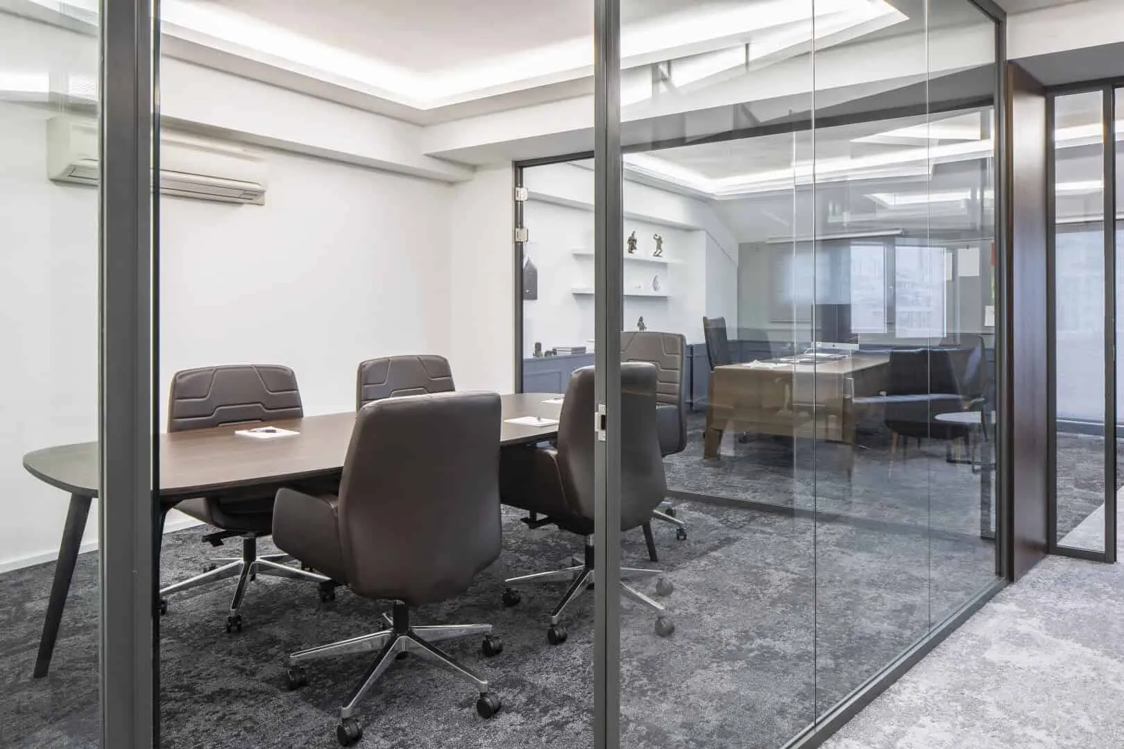 拥有大量自然光照的办公空间：IPEK BAYCAN ARCHITECTS设计的Pupa Teknik办公室