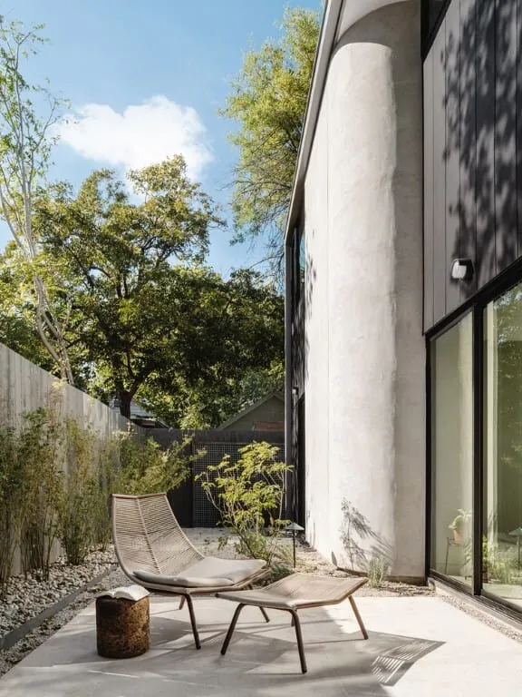 RAVEL Architecture设计的E2211住宅：奥斯汀市中心的紧凑优雅