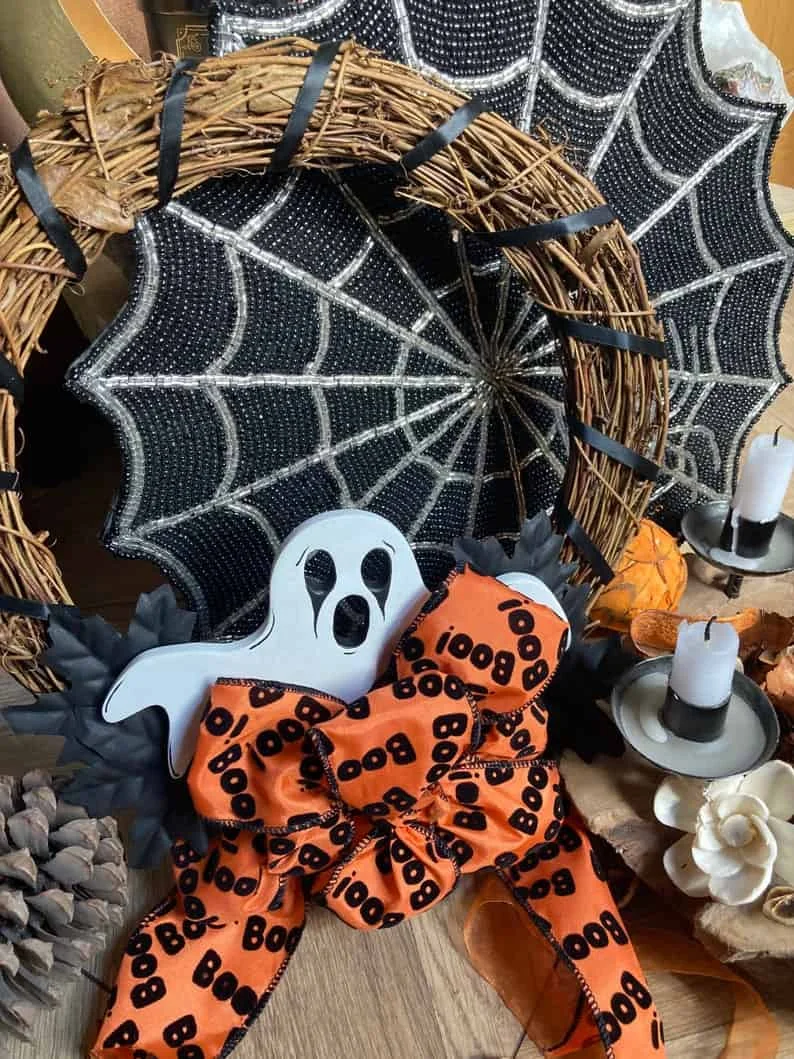 8. Ramo con fantasma de Halloween