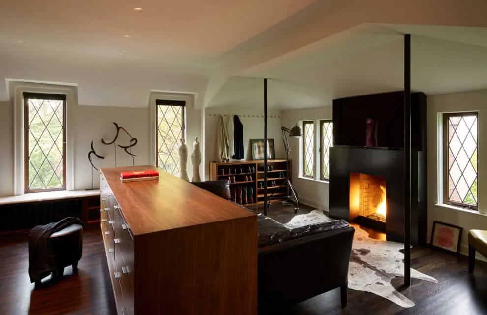 2. House of Past and Present