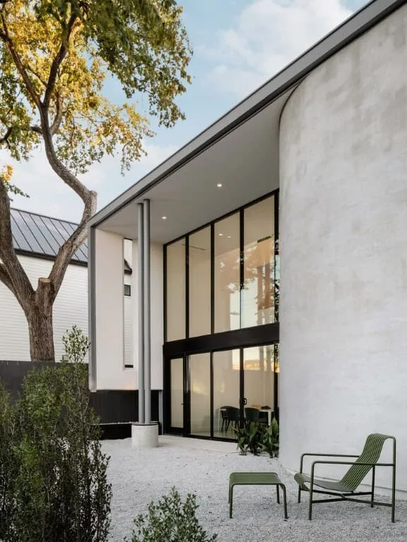 RAVEL Architecture设计的E2211住宅：奥斯汀市中心的紧凑优雅