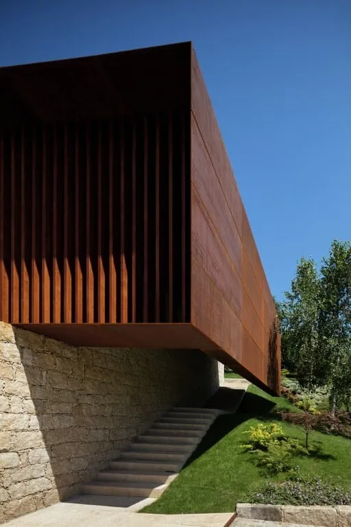 Древній палац Ігрея Велья, проект Visioarq Arquitectos у Вермоімі, Португалія Древній палац Ігрея Велья, проект Visioarq Arquitectos у Вермоімі, Португалія