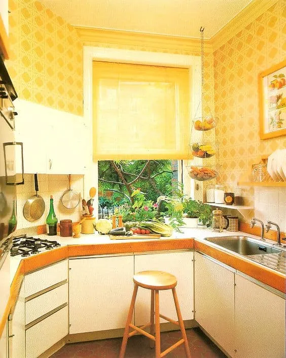 Retro Aesthetics and Color Play in the Kitchen