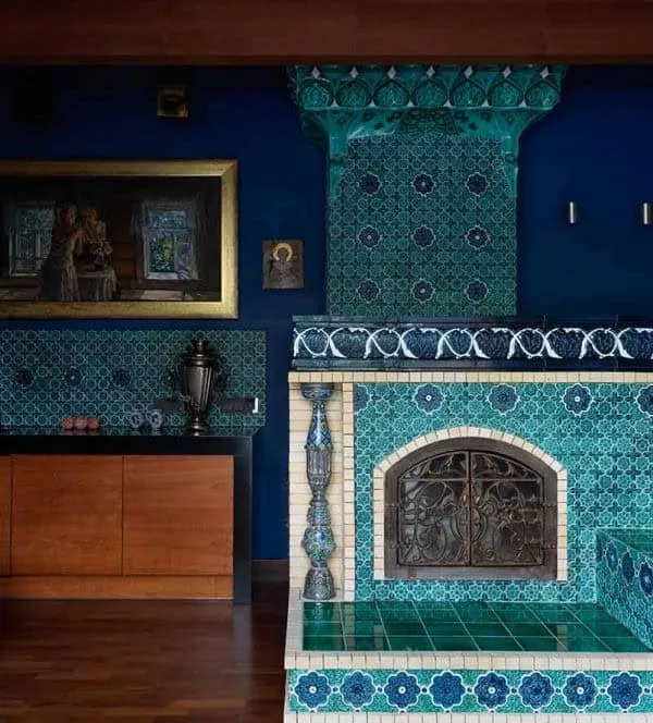 温暖奢华的乡村别墅， surrounded by nature