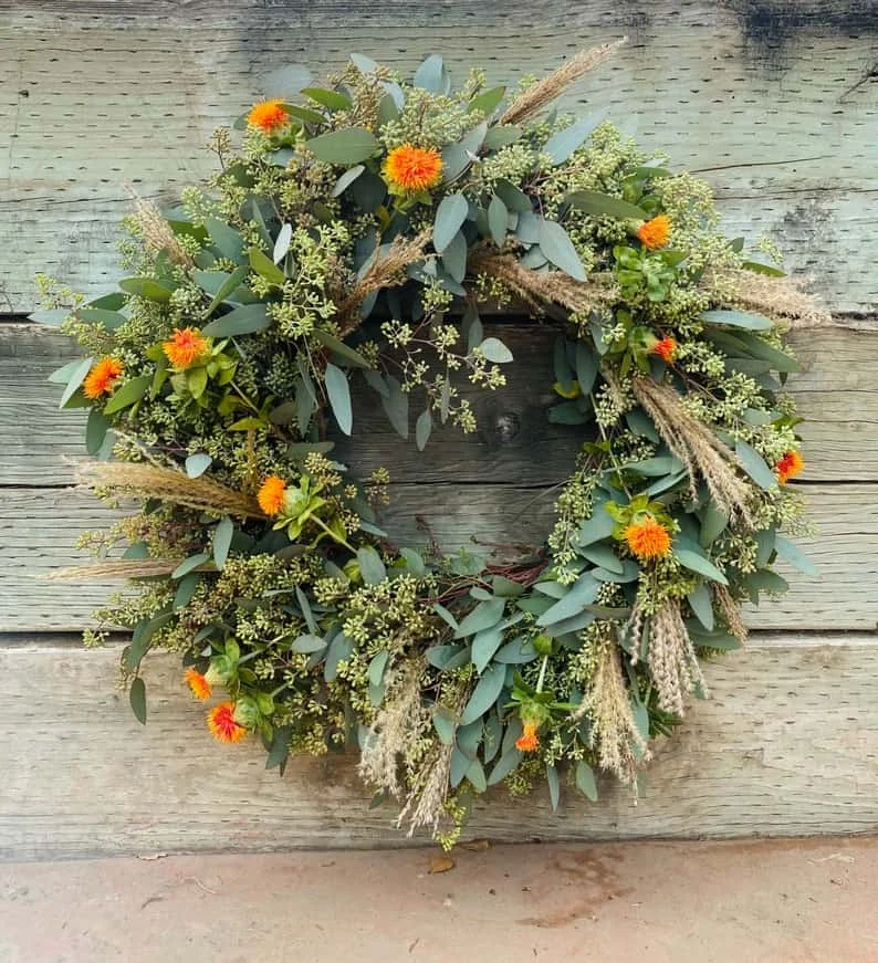 8. 檀香、向日葵和银色羽毛新鲜相框