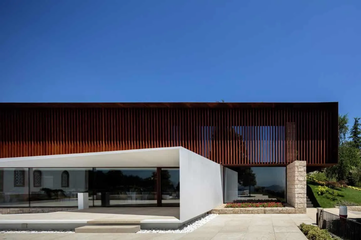 Древній палац Ігрея Велья, проект Visioarq Arquitectos у Вермоімі, Португалія Древній палац Ігрея Велья, проект Visioarq Arquitectos у Вермоімі, Португалія