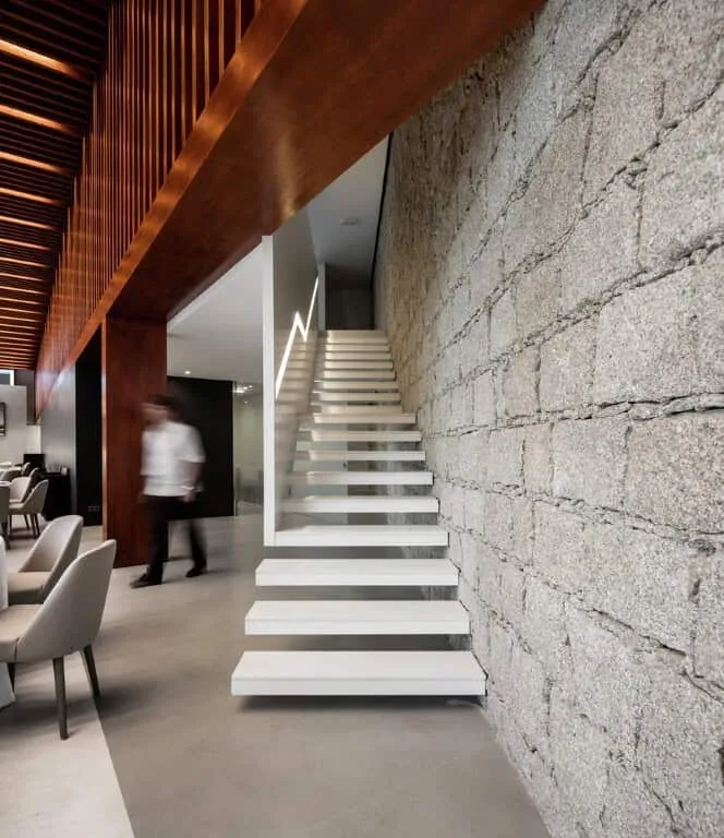 Древній палац Ігрея Велья, проект Visioarq Arquitectos у Вермоімі, Португалія Древній палац Ігрея Велья, проект Visioarq Arquitectos у Вермоімі, Португалія