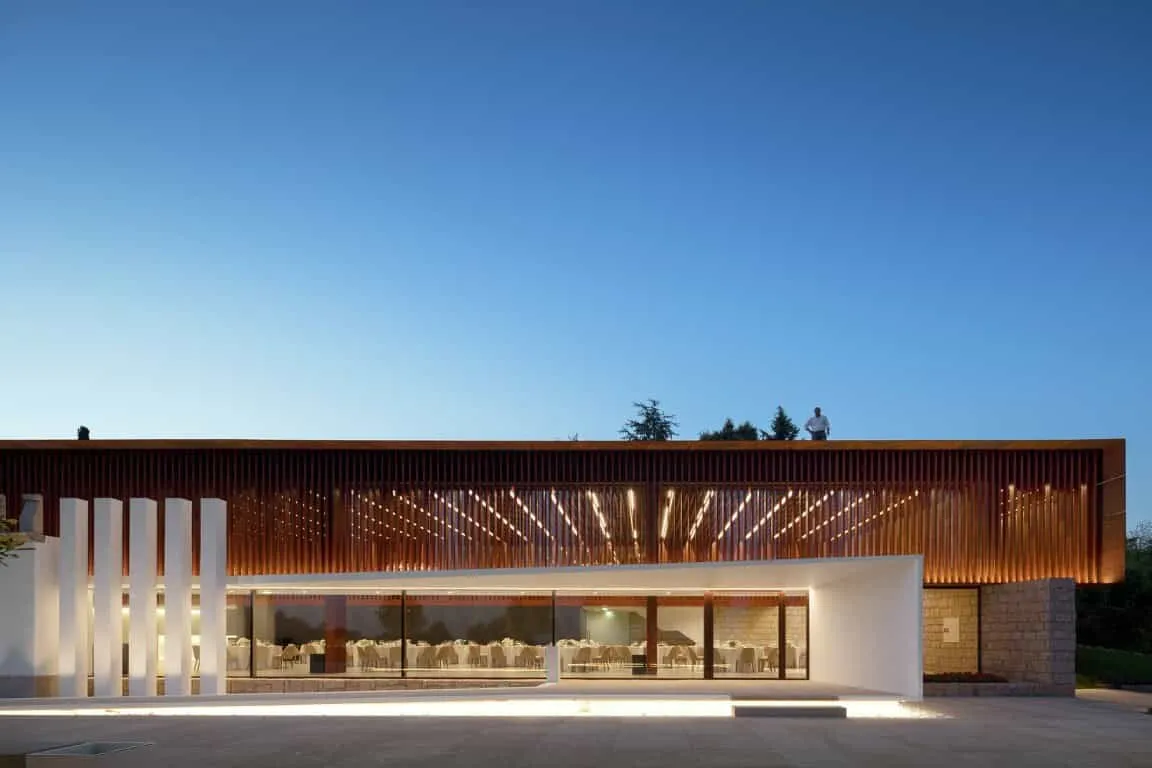 Древній палац Ігрея Велья, проект Visioarq Arquitectos у Вермоімі, Португалія Древній палац Ігрея Велья, проект Visioarq Arquitectos у Вермоімі, Португалія