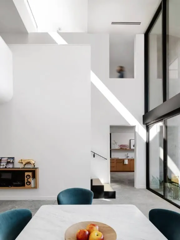 RAVEL Architecture设计的E2211住宅：奥斯汀市中心的紧凑优雅