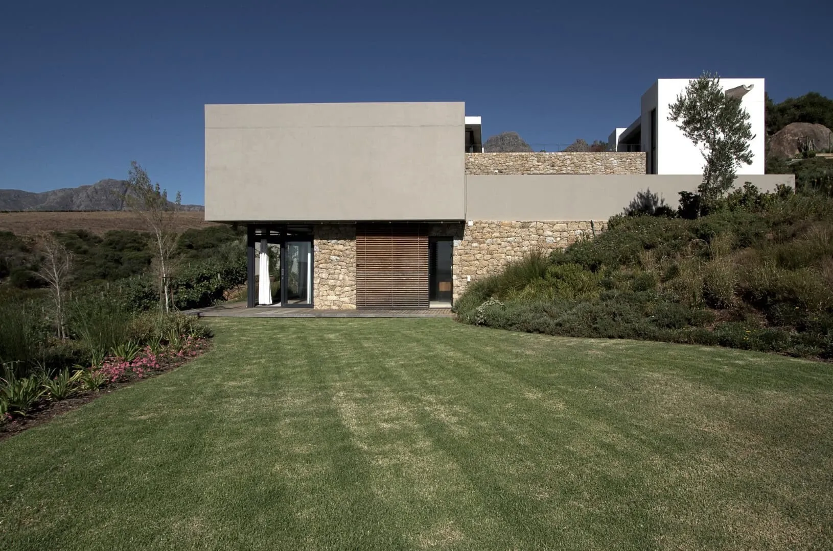 GASS建筑工作室在南非开普省塞滕博斯市的山景住宅