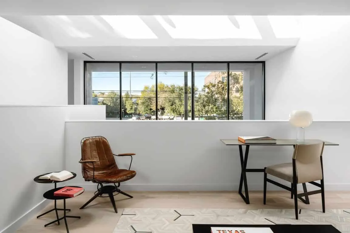 RAVEL Architecture设计的E2211住宅：奥斯汀市中心的紧凑优雅