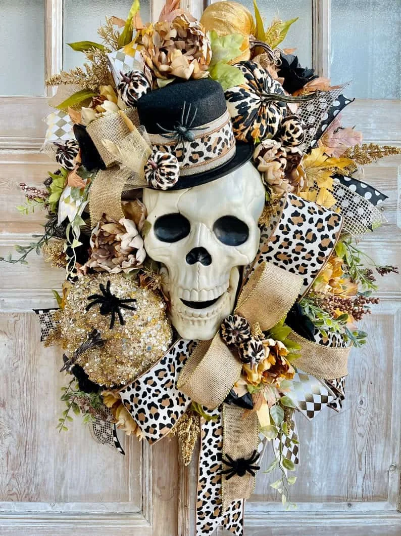 17. Ворітник із головою скелета