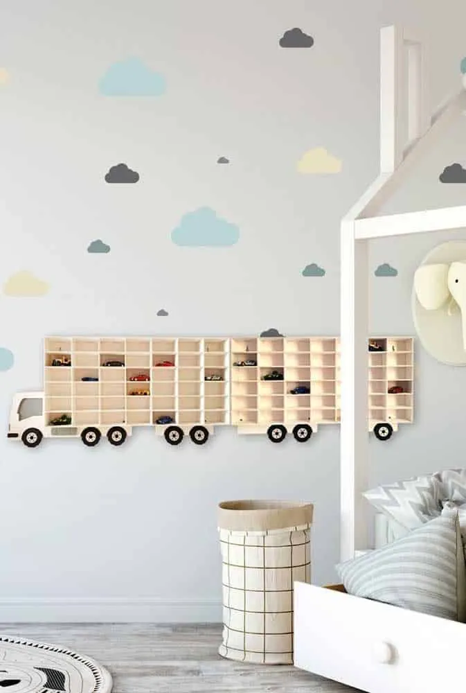 Cómo elegir estantes para juguetes en la habitación del niño