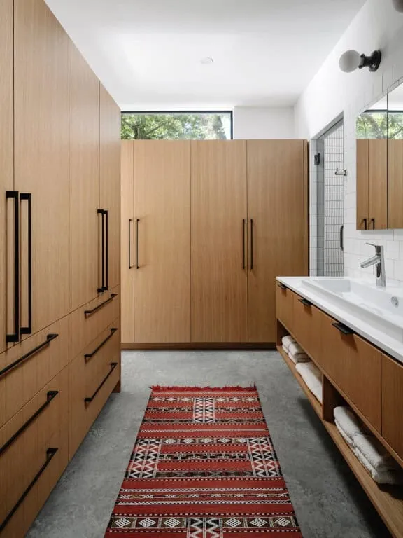 RAVEL Architecture设计的E2211住宅：奥斯汀市中心的紧凑优雅