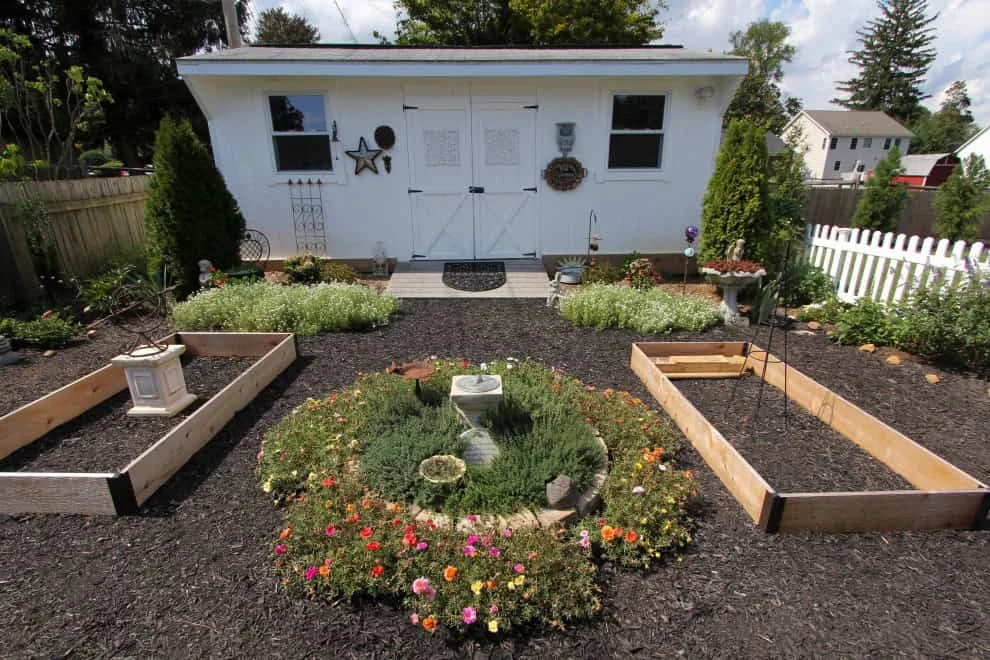 15. Versteckplatz einer weiblichen Sargen im Hof