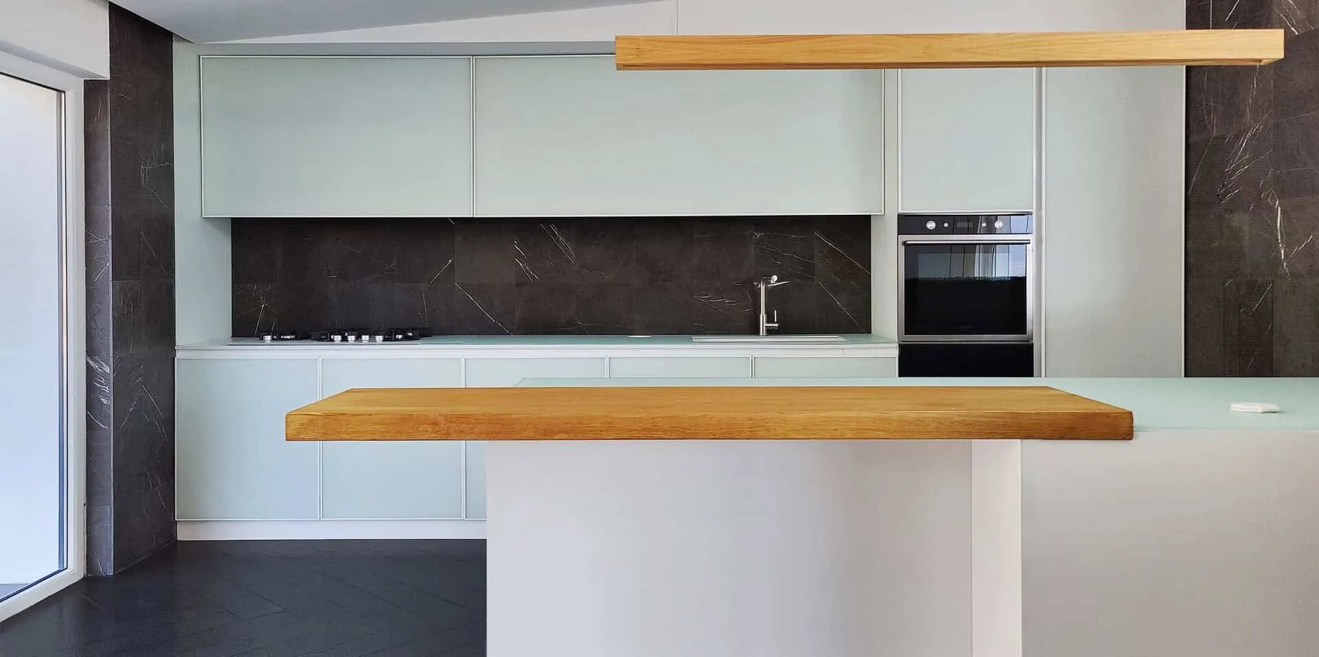 UC21 Architects设计的悬臂式住宅,位于伊朗莫什拉 UC21 Architects设计的悬臂式住宅,位于伊朗莫什拉