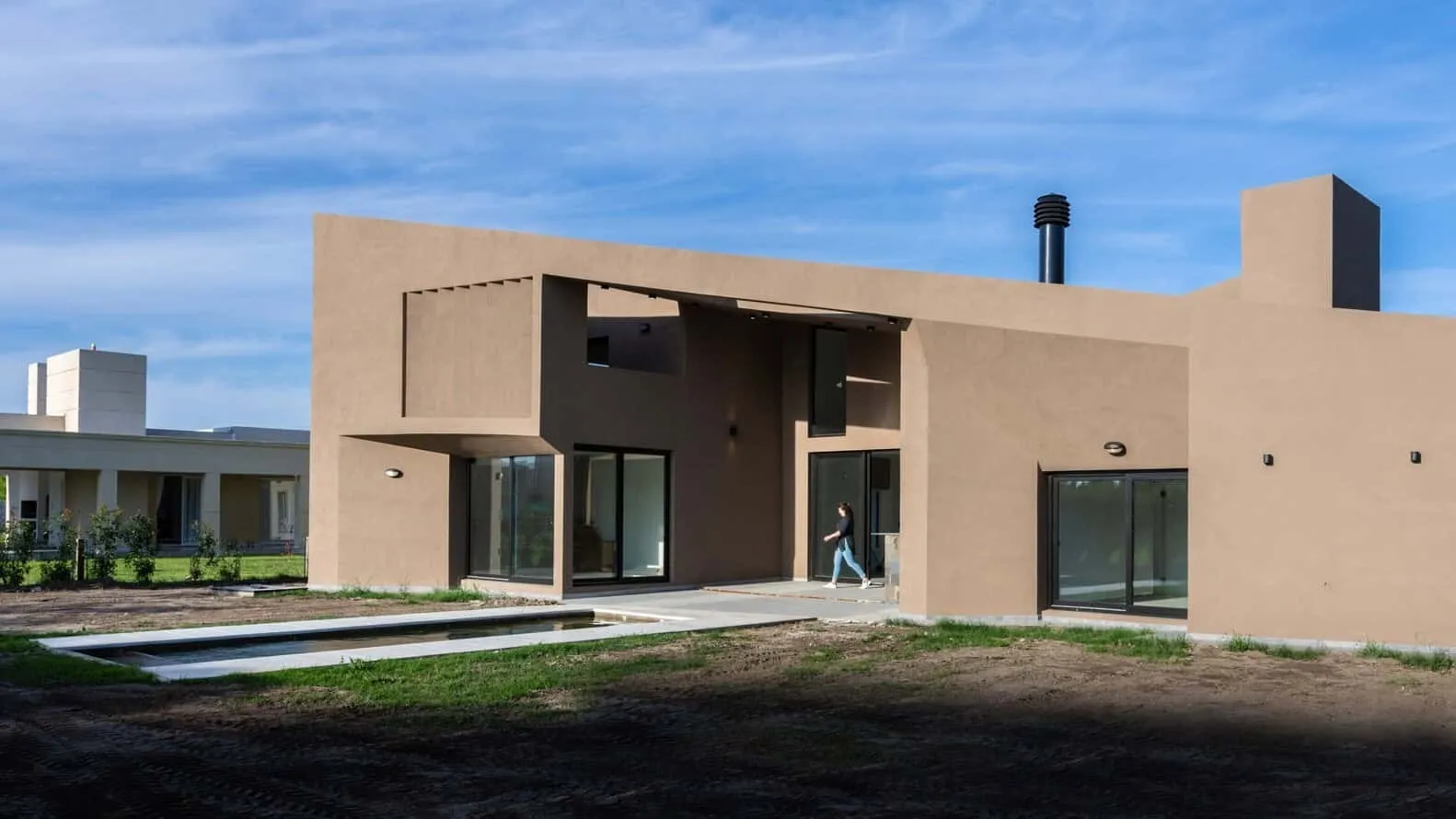Single-Sided House by Ambroggio Arquitectos in Rio Cuarto, Argentina