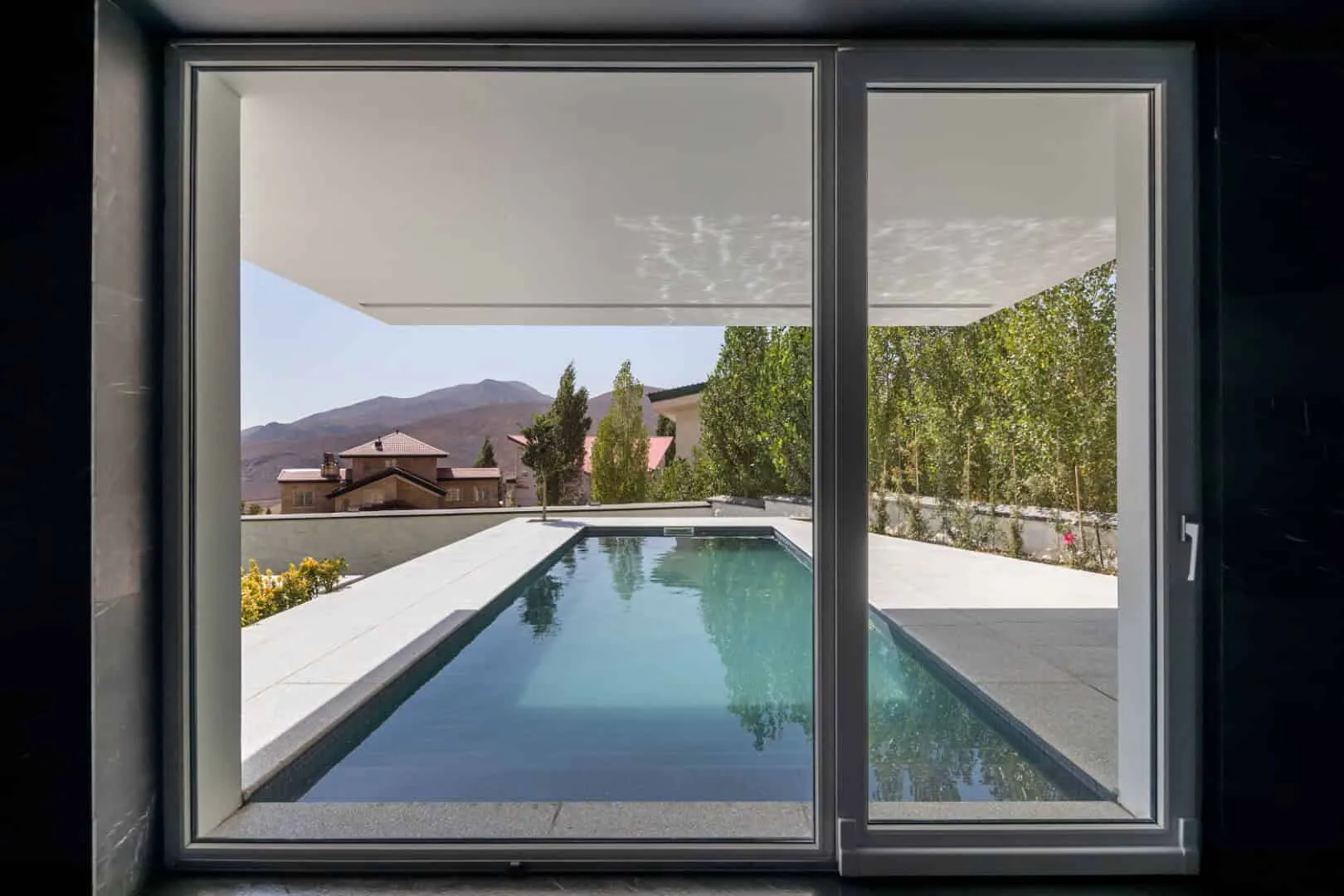 UC21 Architects设计的悬臂式住宅,位于伊朗莫什拉 UC21 Architects设计的悬臂式住宅,位于伊朗莫什拉