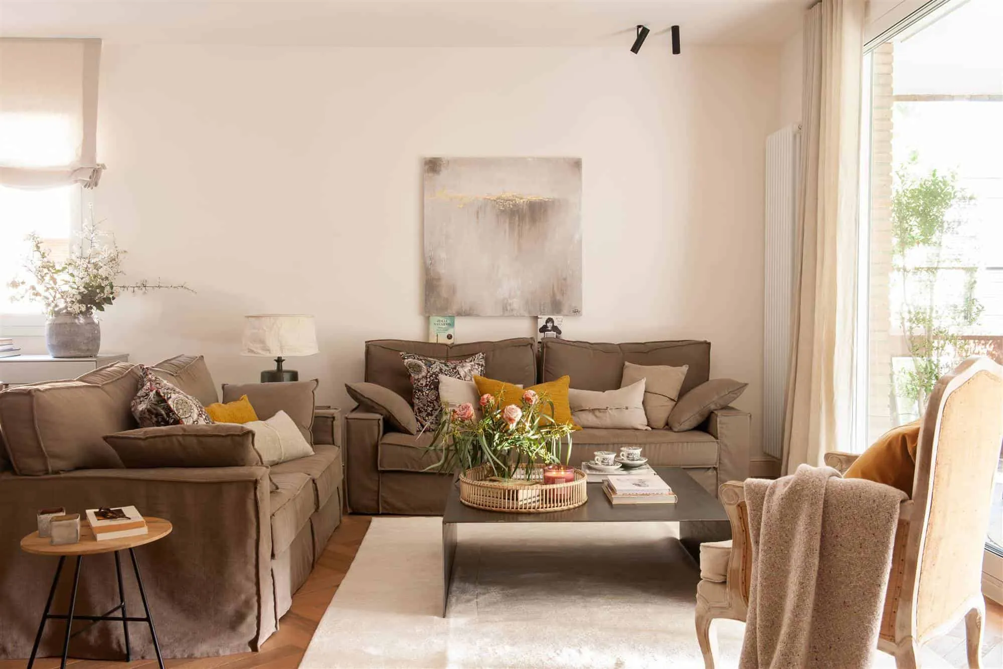 如何在不到一小时内现代装修客厅