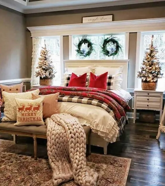 9 Christmas-Decorated Bedrooms That Will Inspire You