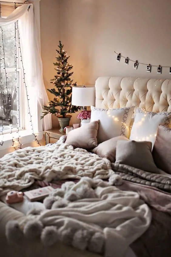 9 Christmas-Decorated Bedrooms That Will Inspire You
