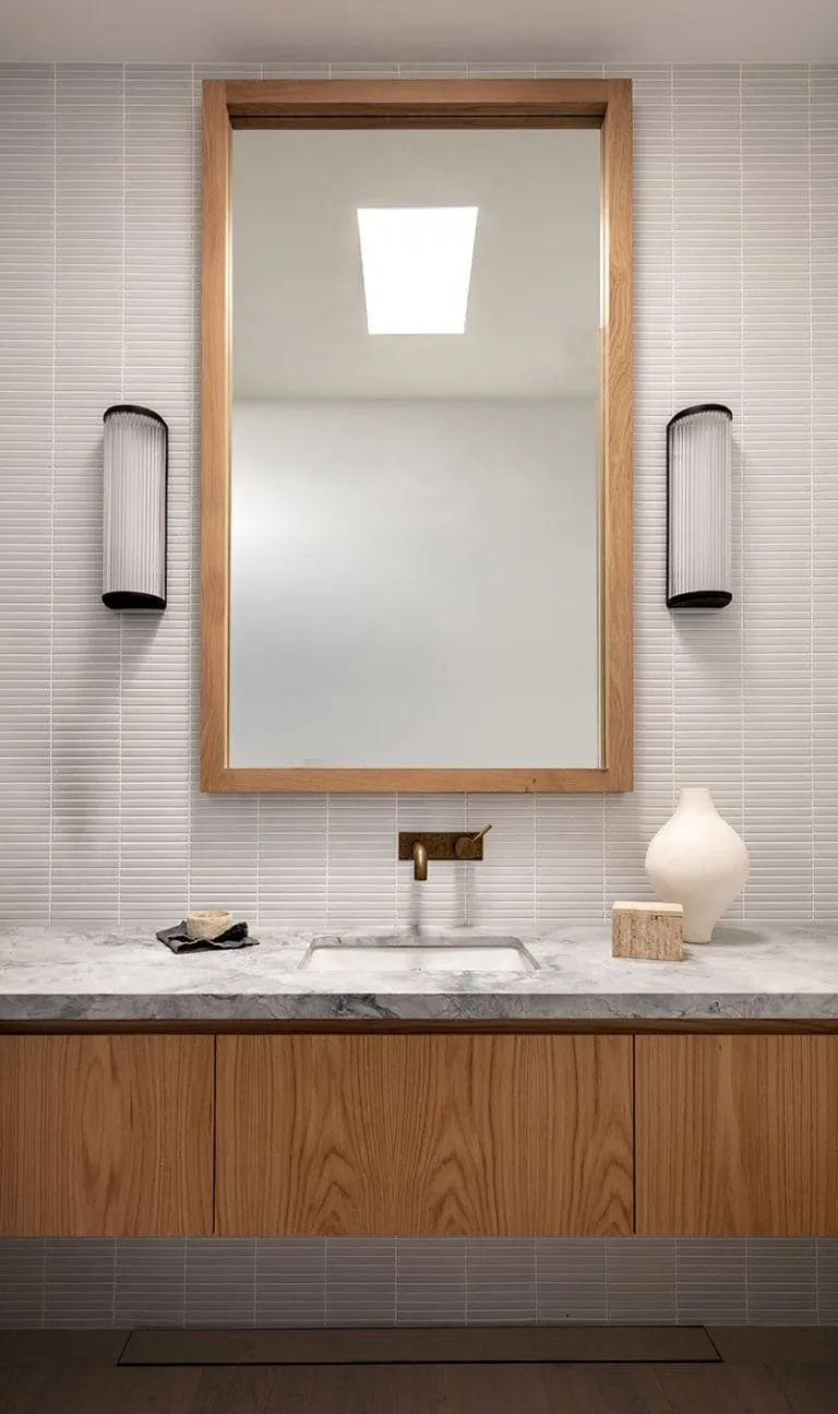 木色与白色装饰