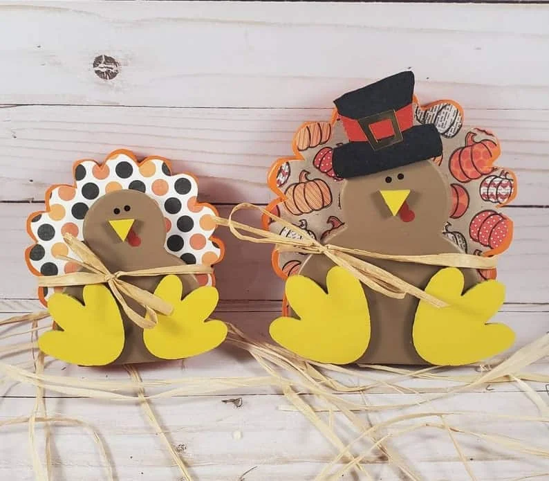 14. Pavo de madera otoñal