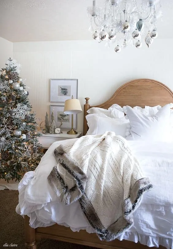9 Christmas-Decorated Bedrooms That Will Inspire You