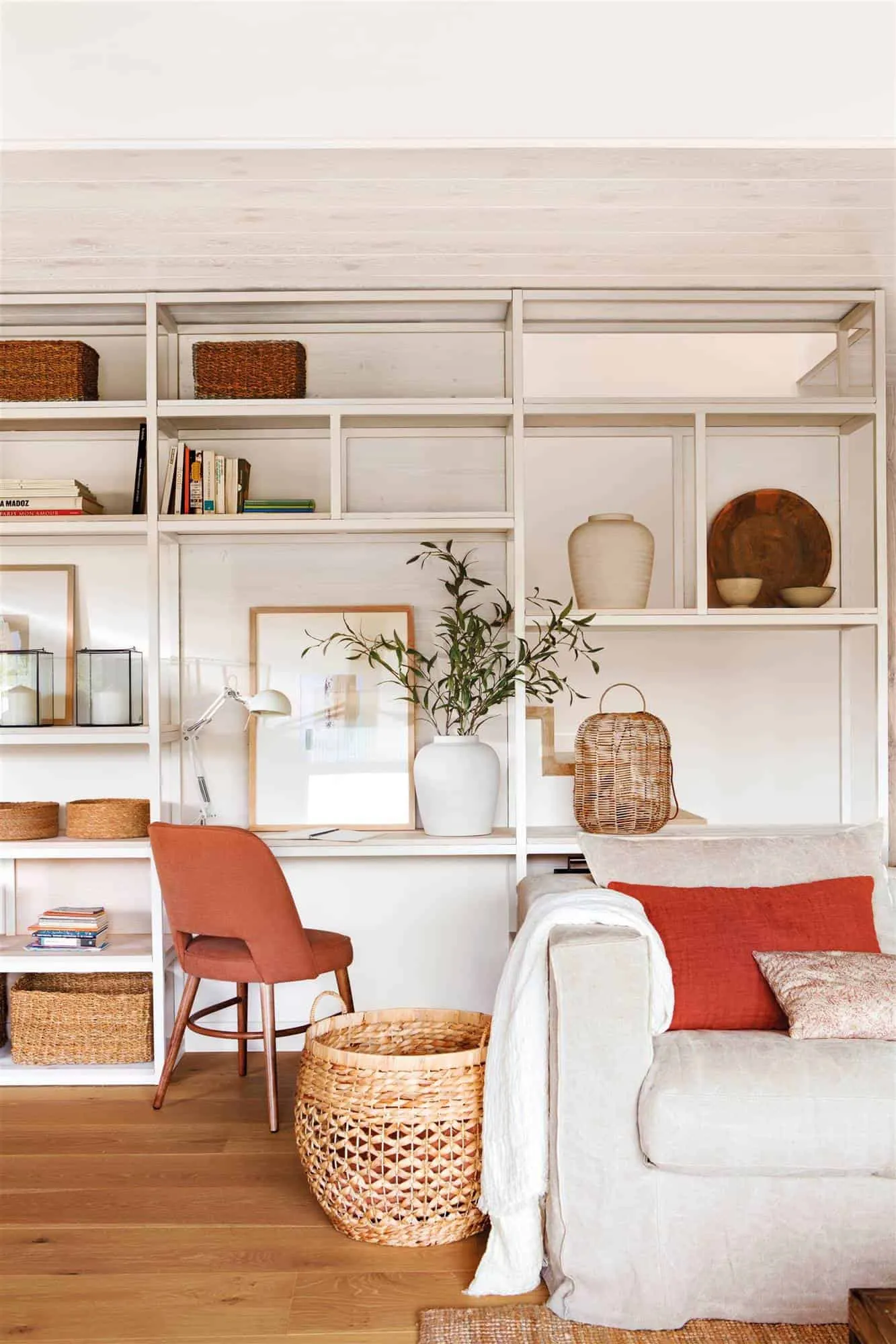 如何在不到一小时内现代装修客厅