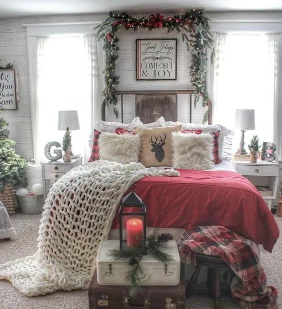 9 Christmas-Decorated Bedrooms That Will Inspire You