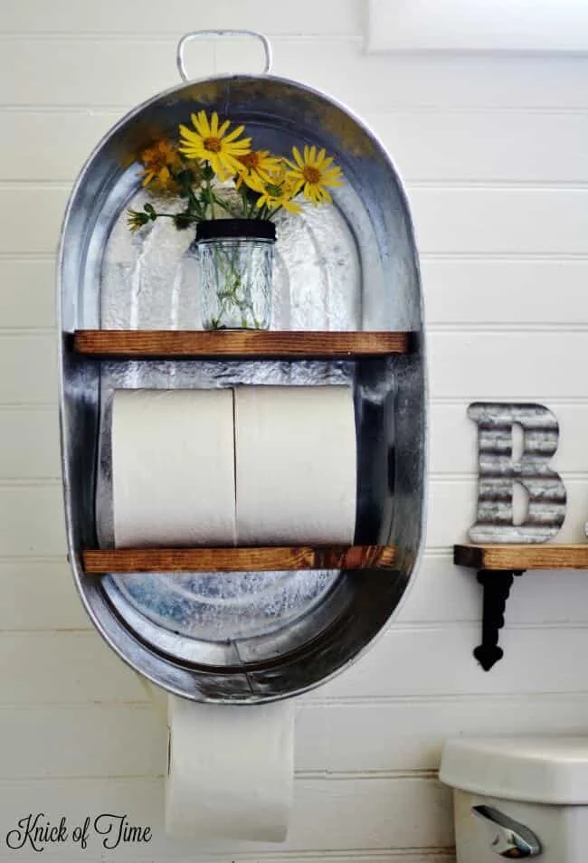 9. Estantería de baño inspirada en productos rústicos