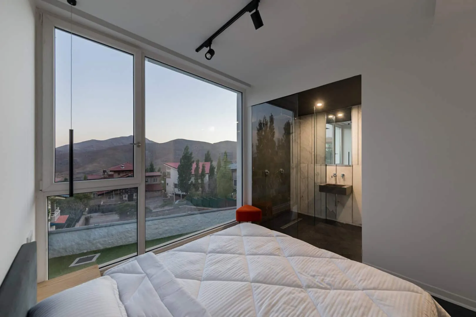 UC21 Architects设计的悬臂式住宅,位于伊朗莫什拉 UC21 Architects设计的悬臂式住宅,位于伊朗莫什拉